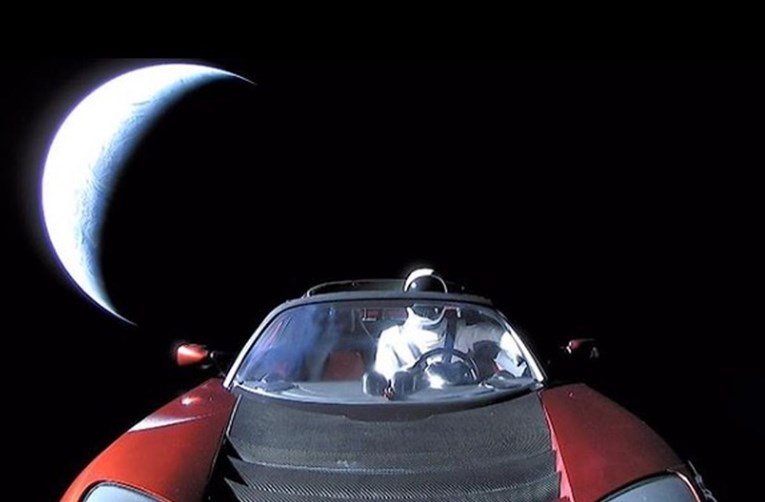 Pogledajte posljednju fotku Starmana za volanom Muskove Tesle u svemiru