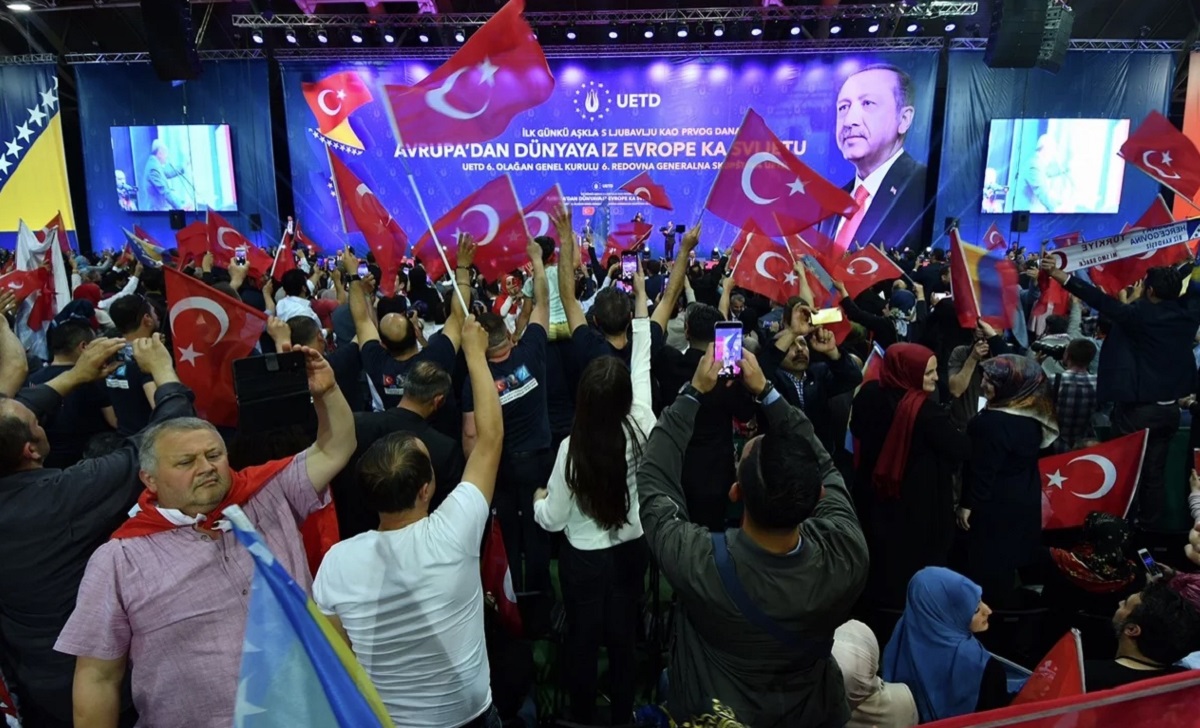 Erdogan u Sarajevu dočekan kao heroj, Izetbegović ga nazvao Božjim izaslanikom