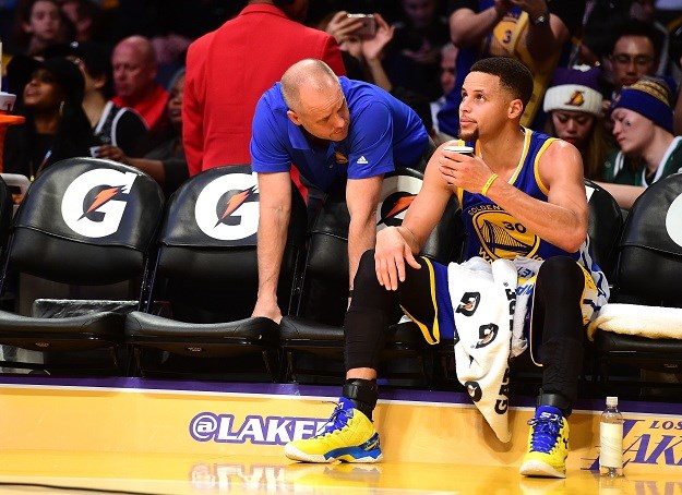 Warriorsi otpuhali Lakerse, Curry se ozlijedio