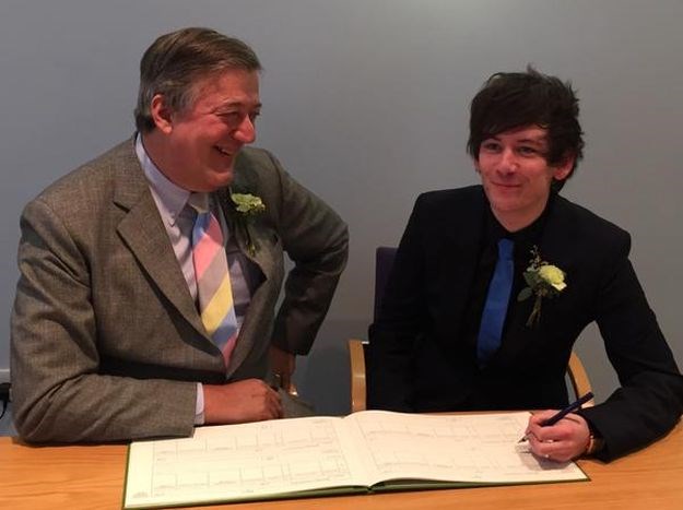 Stephen Fry vjenčao se za svog 30 godina mlađeg partnera
