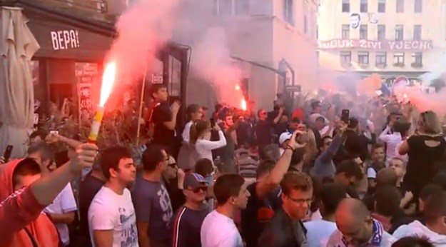FOTO/VIDEO Split gori, navijači preuzeli 25 posto Hajduka