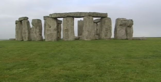 Nova teorija: Stonehenge je zapravo izgrađen u Walesu i dovučen u Englesku 500 godina kasnije?