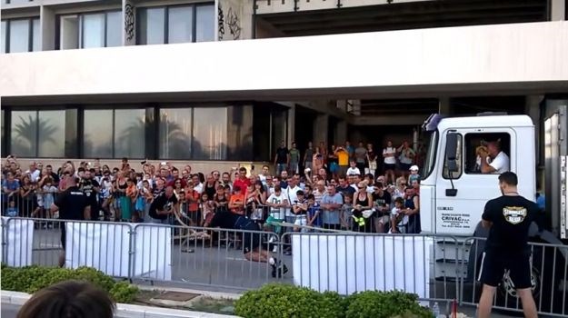 Zvijezda "Igre prijestolja" u Splitu vukla 15 tona teški kamion