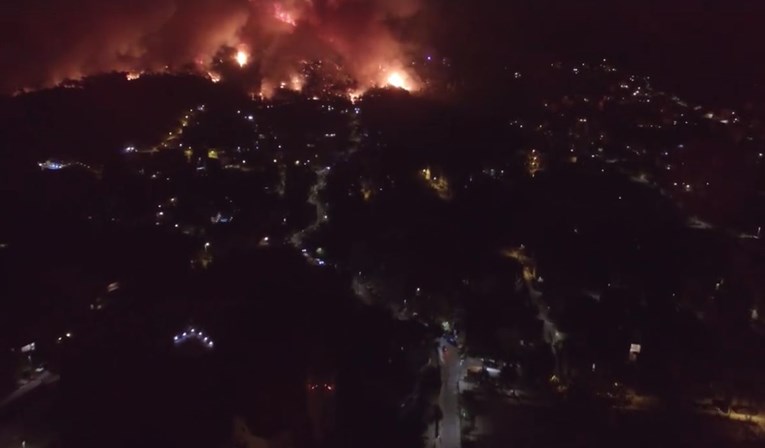 HGSS objavio snimku požara na Strožancu, pogledajte koliko je vatra bila blizu kuća