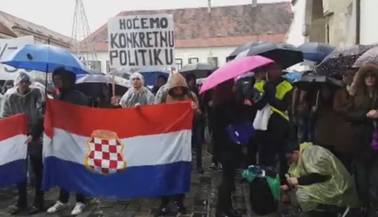 VIDEO Studenti sa zastavama Herceg-Bosne prosvjedovali na Markovu trgu