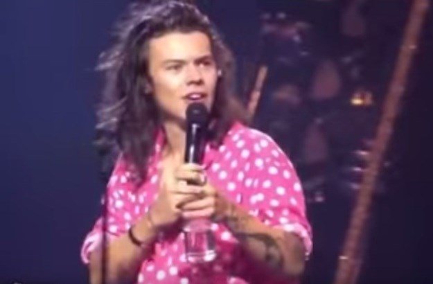 Harry Styles prekinuo koncert One Directiona da provjeri kako je njegovoj sestri na spoju