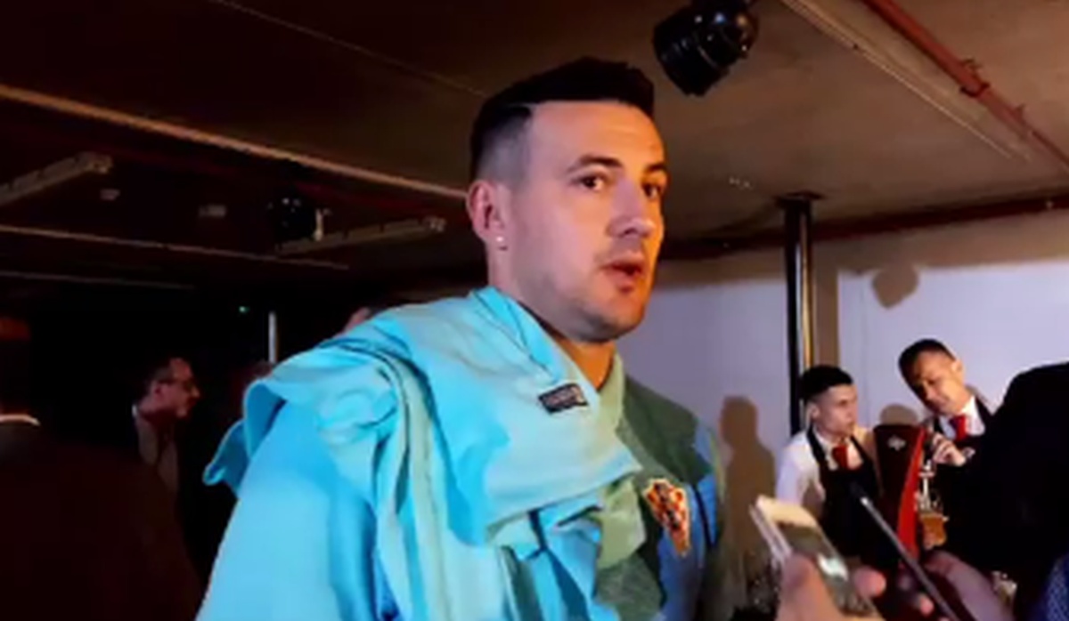 Subašić: Žao mi je što ne mogu pomoći suigračima, a Hrvoja ću nositi dokle god igram