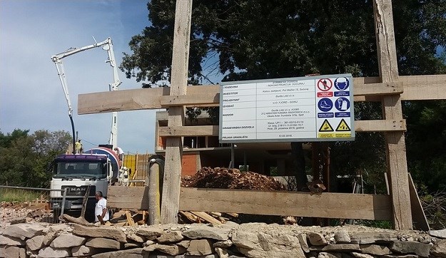 Načelnik Sućurja prijavio pokušaj ubojstva: Gurnula me niz stepenice, noga mi crni, u glavi mi se vrti!