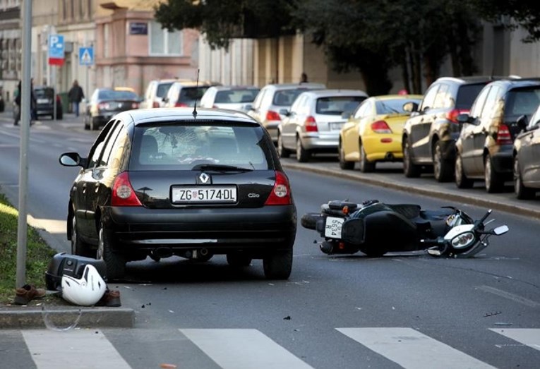 Sudar auta i skutera u Zagrebu, jedna osoba ozlijeđena