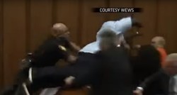 VIDEO Tata ubijene djevojke preletio pola sudnice da napadne psihopata koji mu je ubio kćer