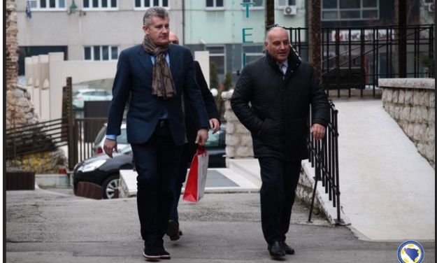 Šuker na turneji po BiH: U Sarajevu žicao glas za IO UEFA-e, u Mostaru dočekan ovacijama