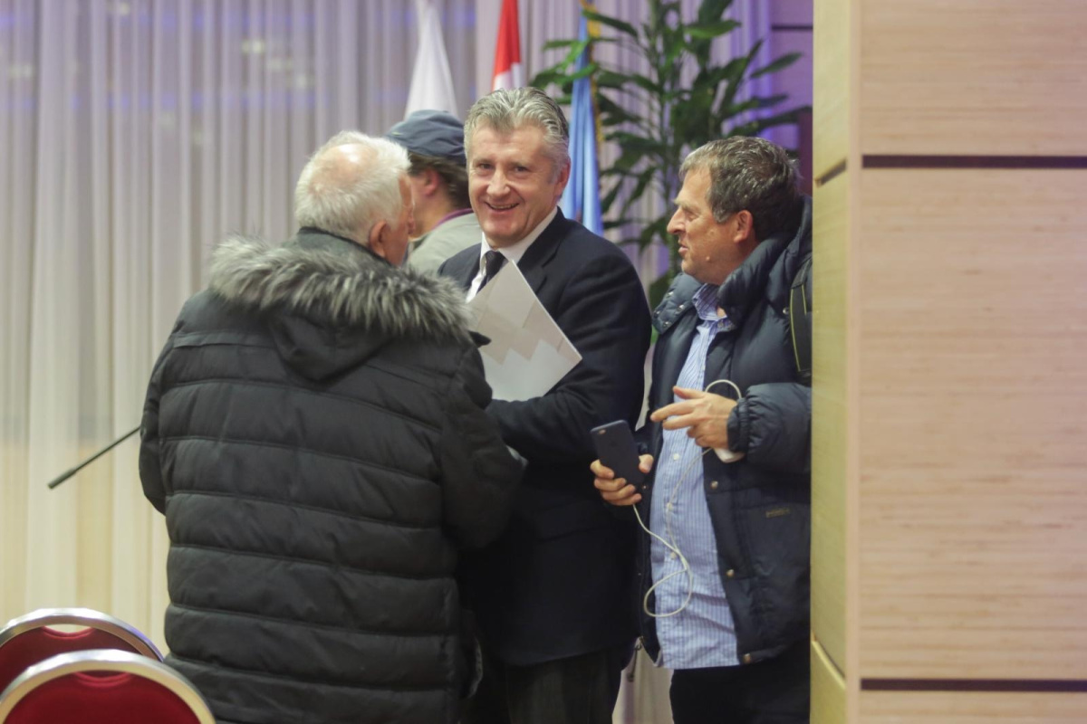 Šuker obećao 3,5 milijuna kuna za travnjake svakom prvoligašu, Hajduk bojkotirao sastanak