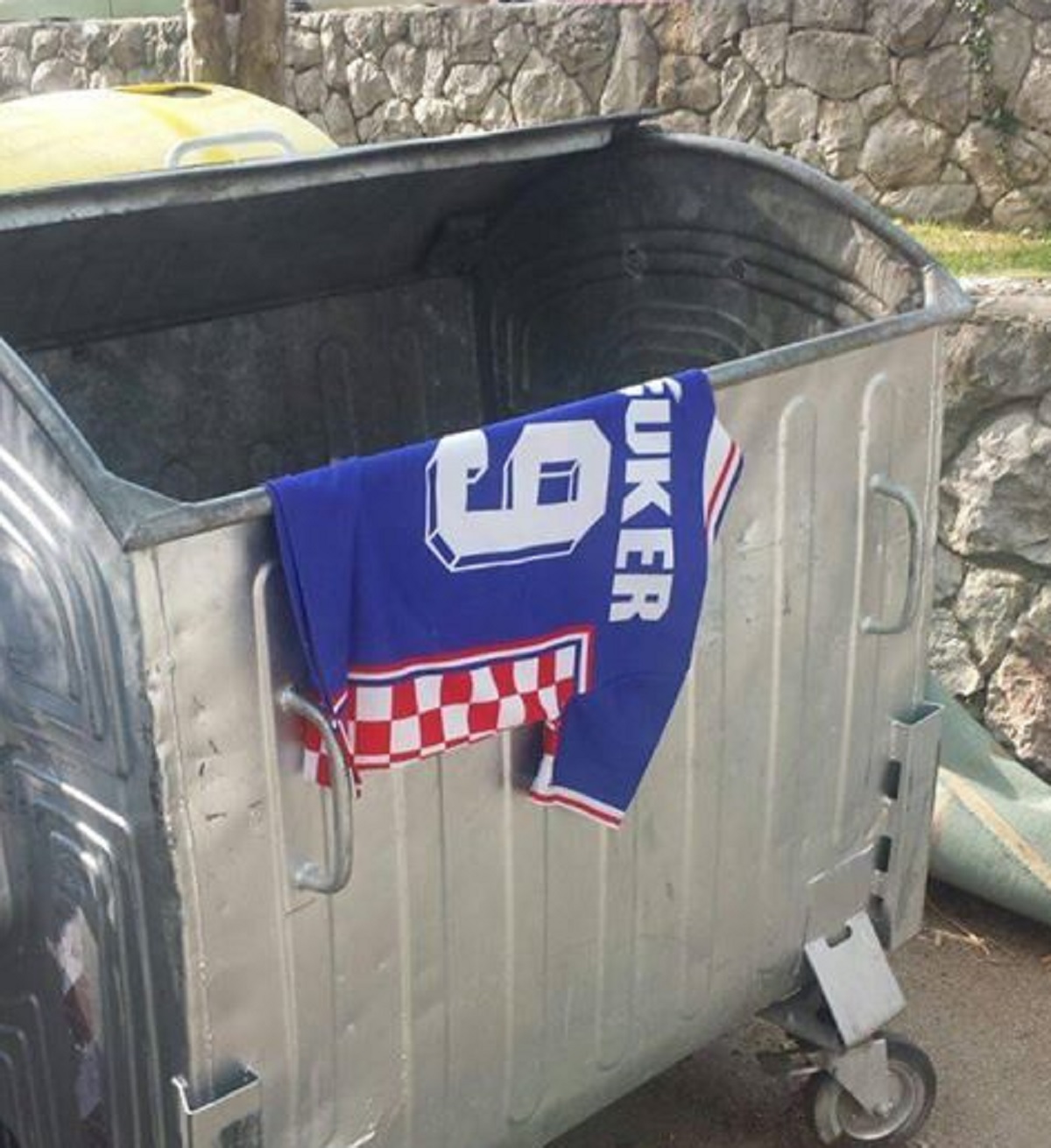 POBACALI DRESOVE Navijači ogorčeni Šukerovim gafom o Hrvoju Ćustiću