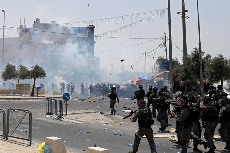 UZNEMIRUJUĆA SNIMKA U sukobima u Jeruzalemu najmanje troje mrtvih i više od 100 ozlijeđenih
