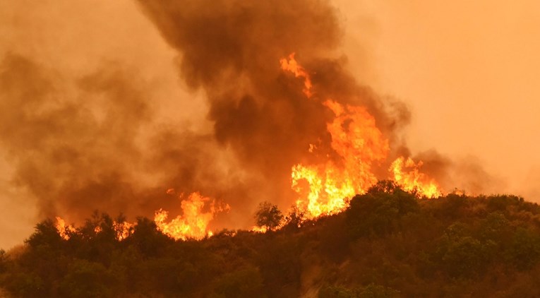 VIDEO Katastrofalni šumski požari u Kaliforniji, u akciji 5000 vatrogasaca