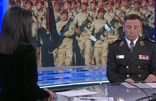Načelnik Glavnog stožera Oružanih snaga čitao sa šalabahtera dok je odgovarao na pitanja o Bljesku