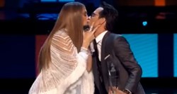 VIDEO Što će reći nova supruga? Jennifer Lopez pred prepunom dvoranom poljubila bivšeg
