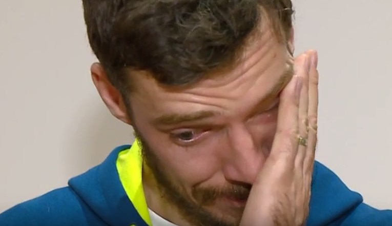 Najbolji igrač Eurobasketa dobio Draženov dres i zaplakao