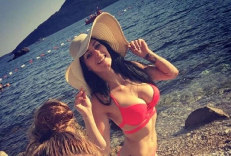 FOTO Najljepša crnogorska košarkašica pokazala bujni dekolte i seksi tijelo