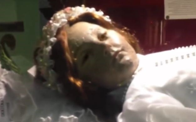 VIDEO Dječja svetica mrtva 300 godina iznenada otvorila oči?