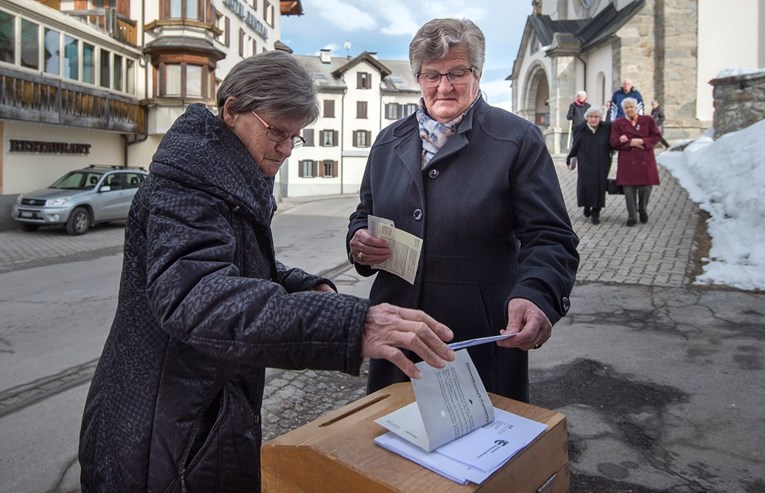 Švicarci na referendumu zadali udarac ekstremnoj desnici