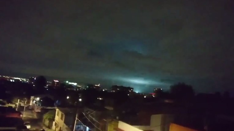 VIDEO Na nebu iznad razrušenog Meksika pojavila se misteriozna svjetlost