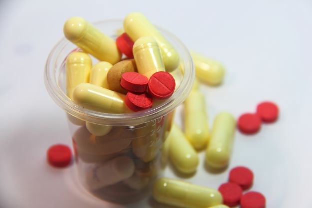 Tisuću dolara za jednu tabletu: WHO dodaje lijekove za hepatitis C na osnovnu listu i poziva na snižavanje cijena