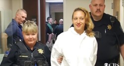 VIDEO Majka u SAD-u izbola kćer više od 50 puta pa zapalila kuću, uhićena s osmijehom na licu