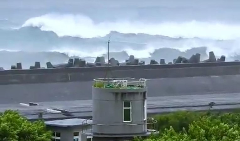 VIDEO Tajfun Nesat pogodio Tajvan, 80 ljudi ozlijeđeno