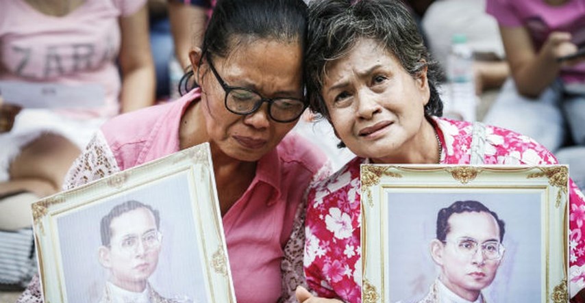 Milijuni Tajlanđana opraštaju se od kralja čije će tijelo napokon biti kremirano