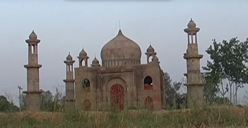 Predivna ljubavna priča: Potrošio svu ušteđevinu da za pokojnu suprugu sagradi mini Taj Mahal