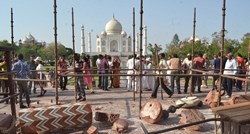VIDEO U oluji oštećena dva tornja na ulazu u Taj Mahal