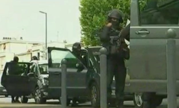 Specijalci izvukli 18 taoca iz trgovine kraj Pariza