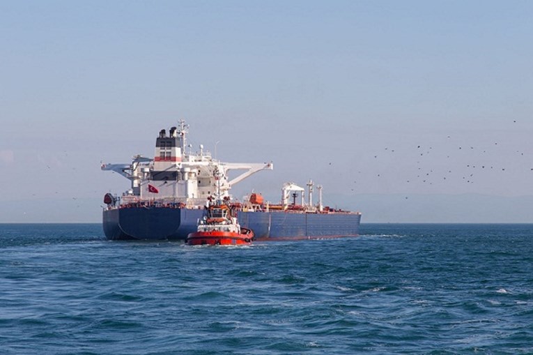 Iran nastavlja s izvozom nafte unatoč sankcijama