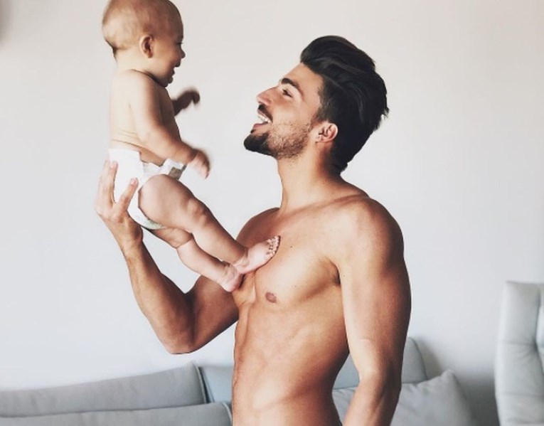 FOTO Ovo je najseksi tata Instagrama: Žene maštaju o njemu, a muškarci o njegovoj ženi