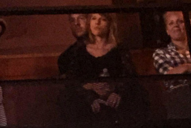 Vrući poljupci i držanje za ruke: Calvin i Taylor cijelom svijetu potvrdili da su par