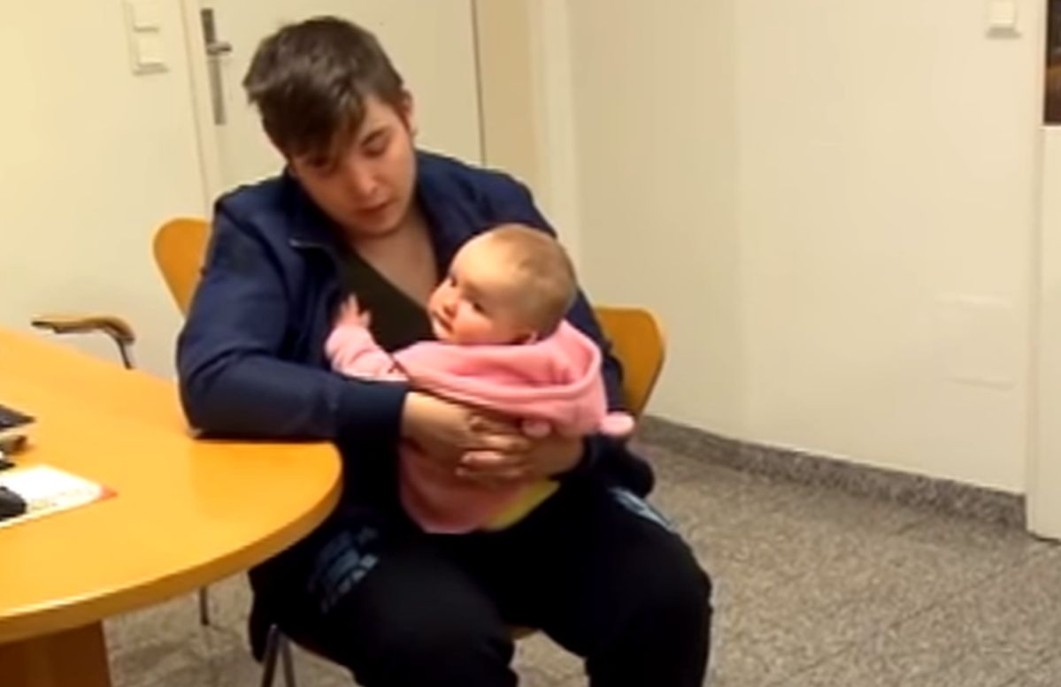 Samo mu je 18 godina, a čeka četvrto dijete: "Penis mi je prevelik za kondome"