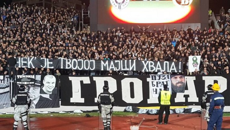 Grobari transparentom poslali podršku Mladiću, a UEFA neće Partizan izbaciti iz Europe?