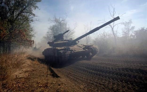 Ukrajina započela s povlačenjem tenkova i lakog topništva