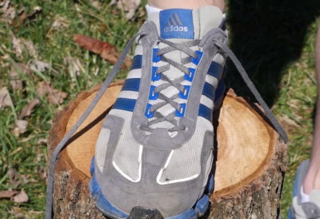 Znate li čemu služe zadnje rupe za vezice?