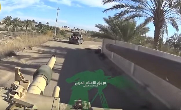 Moćno američko oružje u Iraku: Pogledajte kako tenk "Zvijer" uništava vozilo džihadista ISIS-a