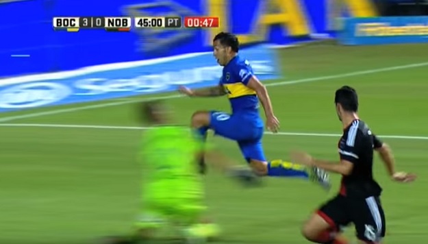 Tevez slomio čeljust protivničkom golmanu