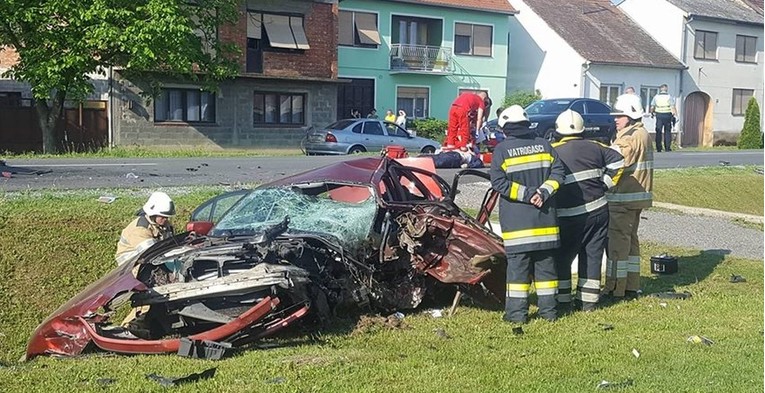 U sudaru dva auta kod Slavonskog Broda poginuo vozač