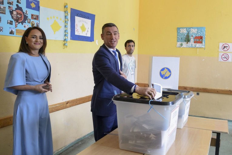 Izlazne ankete kažu da nacionalisti pobjeđuju na izborima na Kosovu