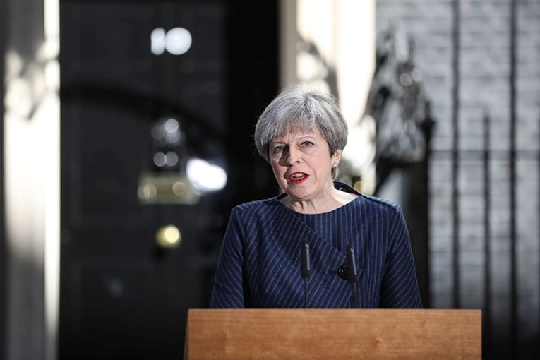 Theresa May optužila 27 zemalja članica EU za urotu protiv Britanije