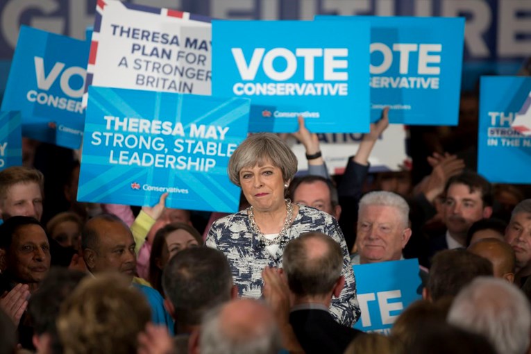 IZBORI U VELIKOJ BRITANIJI Theresa May će formirati novu vladu