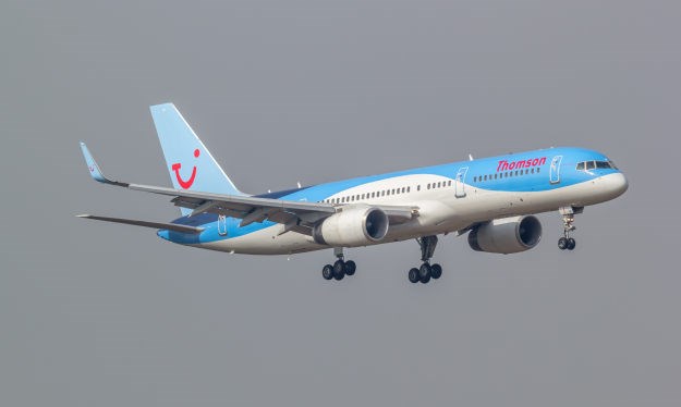 Drama u zraku: Podivljali putnik pokušavao otvoriti vrata aviona na letu između Pule i Manchestera