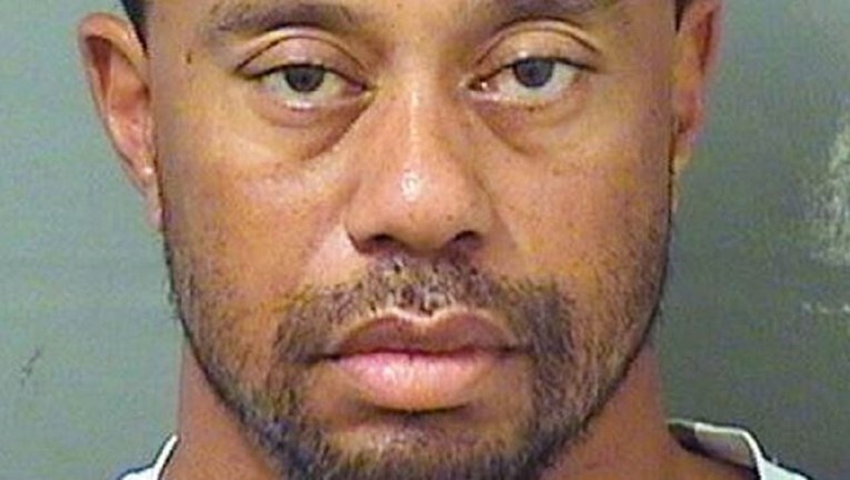 FOTO Tiger Woods uhićen jer je vozio pijan, fotka iz policijske postaje postala hit na internetu