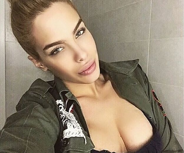 Tini Šegetin ispod tanke majice stršale bradavice