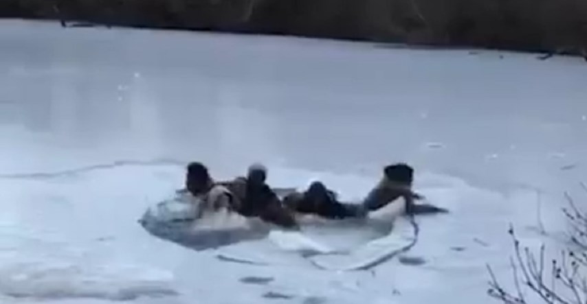 VIDEO Tinejdžeri u New Yorku snimali selfieje pa propali kroz led